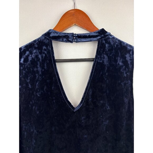 Women’s A.Byer Size 2X Dark Blue Velvet V-Neck Sleeveless Blouse with Keyhole Op - Picture 6 of 6
